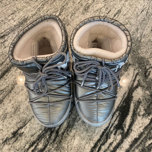 Moon Boots - Picture 7 of 8